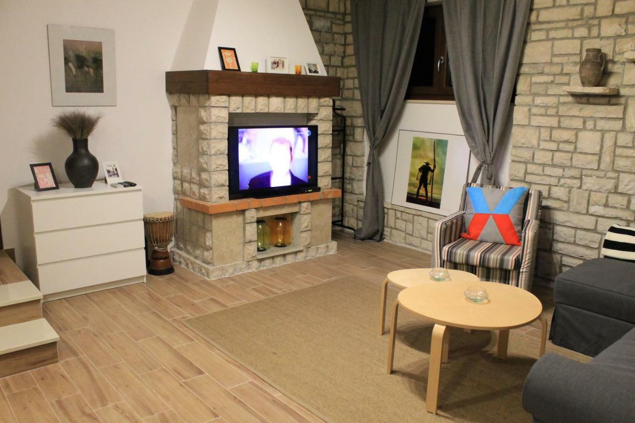 Apartments Dina Pula Exterior photo