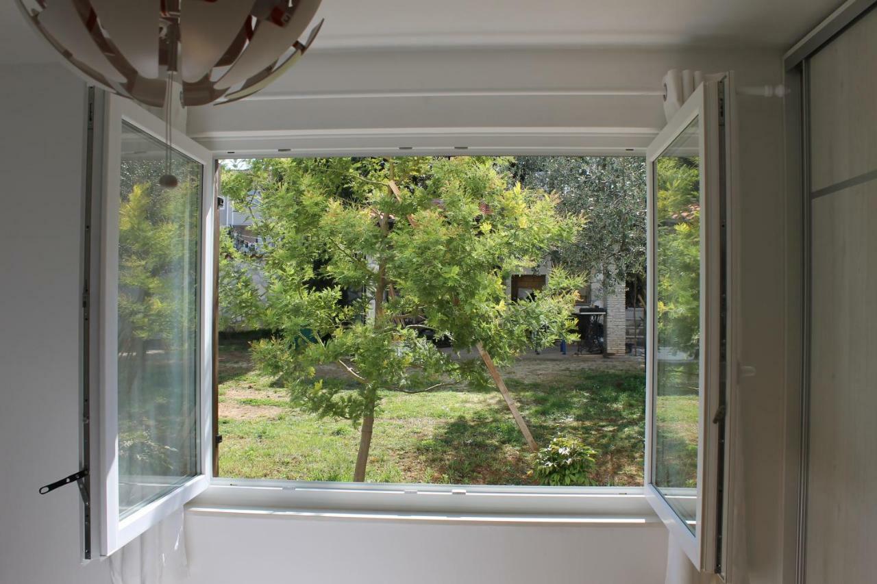 Apartments Dina Pula Exterior photo